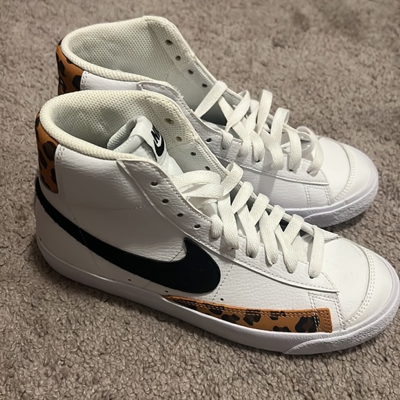 Grade school Shoes - Picture 2 of 4